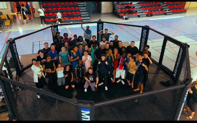 Équipe PF Team MMA en compétition dans l'octogone
