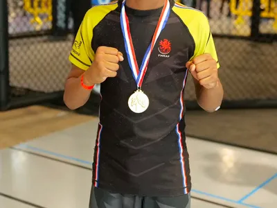 Jeune compétiteur PF Team MMA médaillé d'or